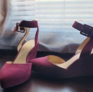 Burgundy Nine West wedges